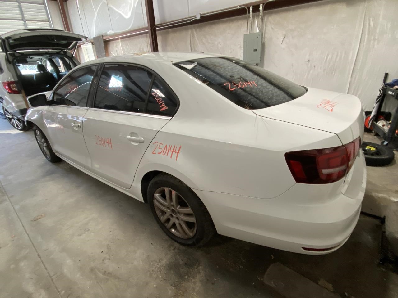 Vehicle/116085_10.jpg