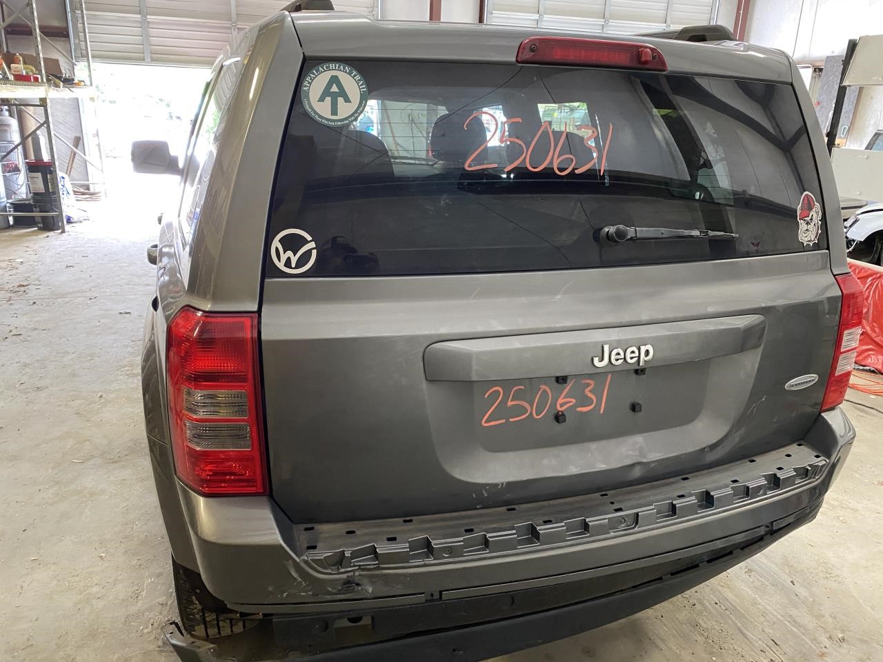 Vehicle/120285_02.jpg