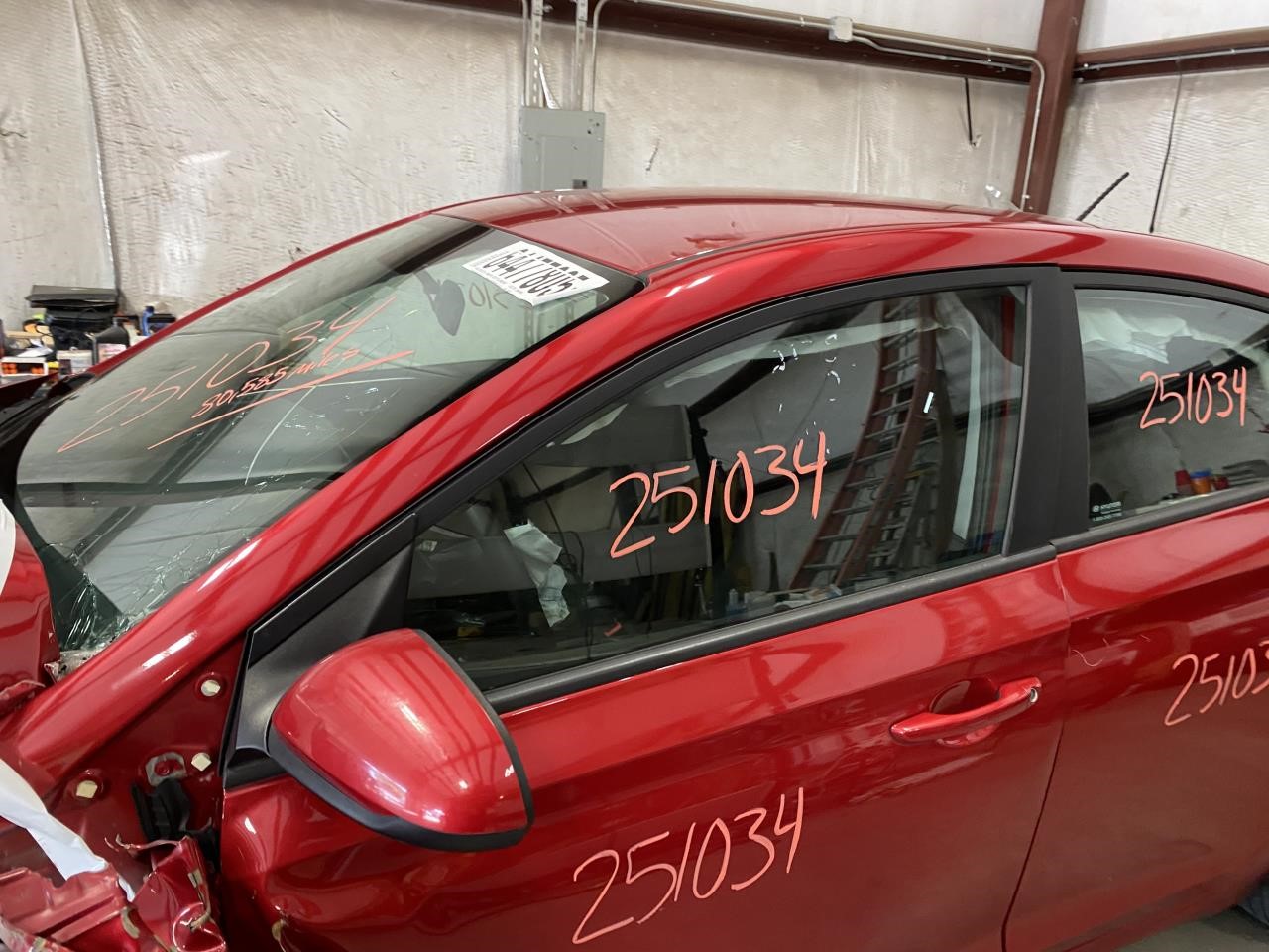 Vehicle/124021_06.jpg