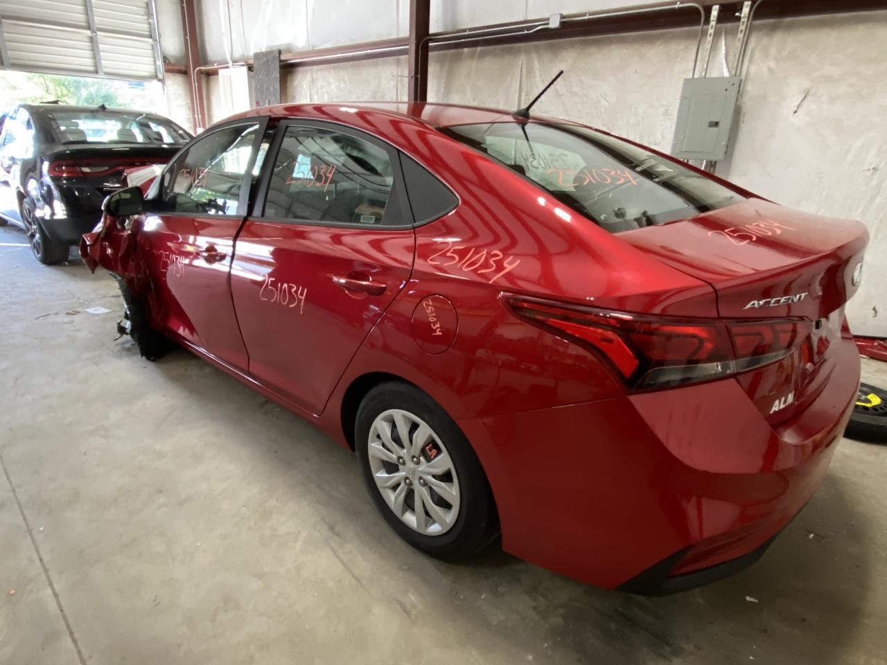 Vehicle/124021_10.jpg