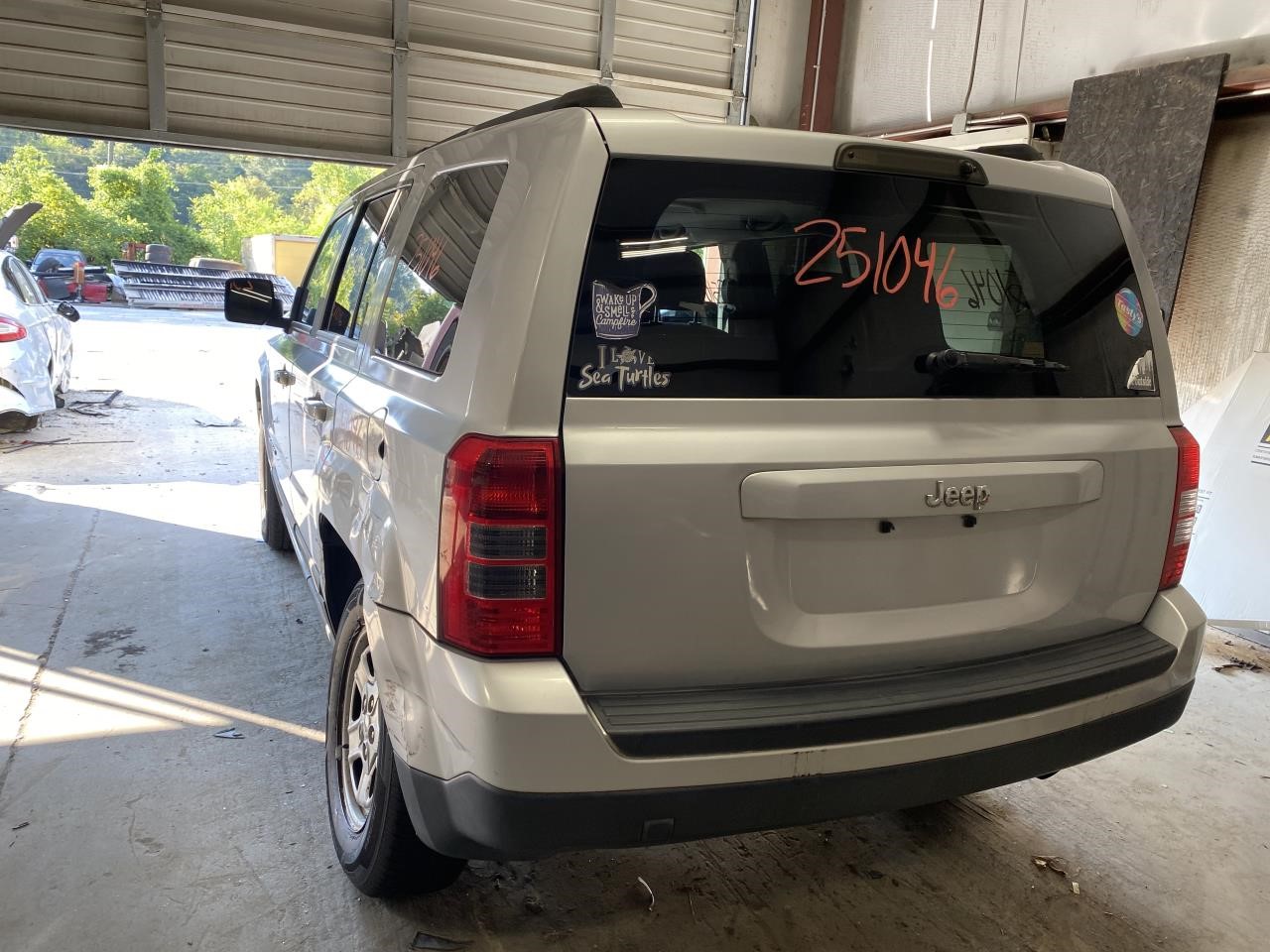 Vehicle/124069_02.jpg