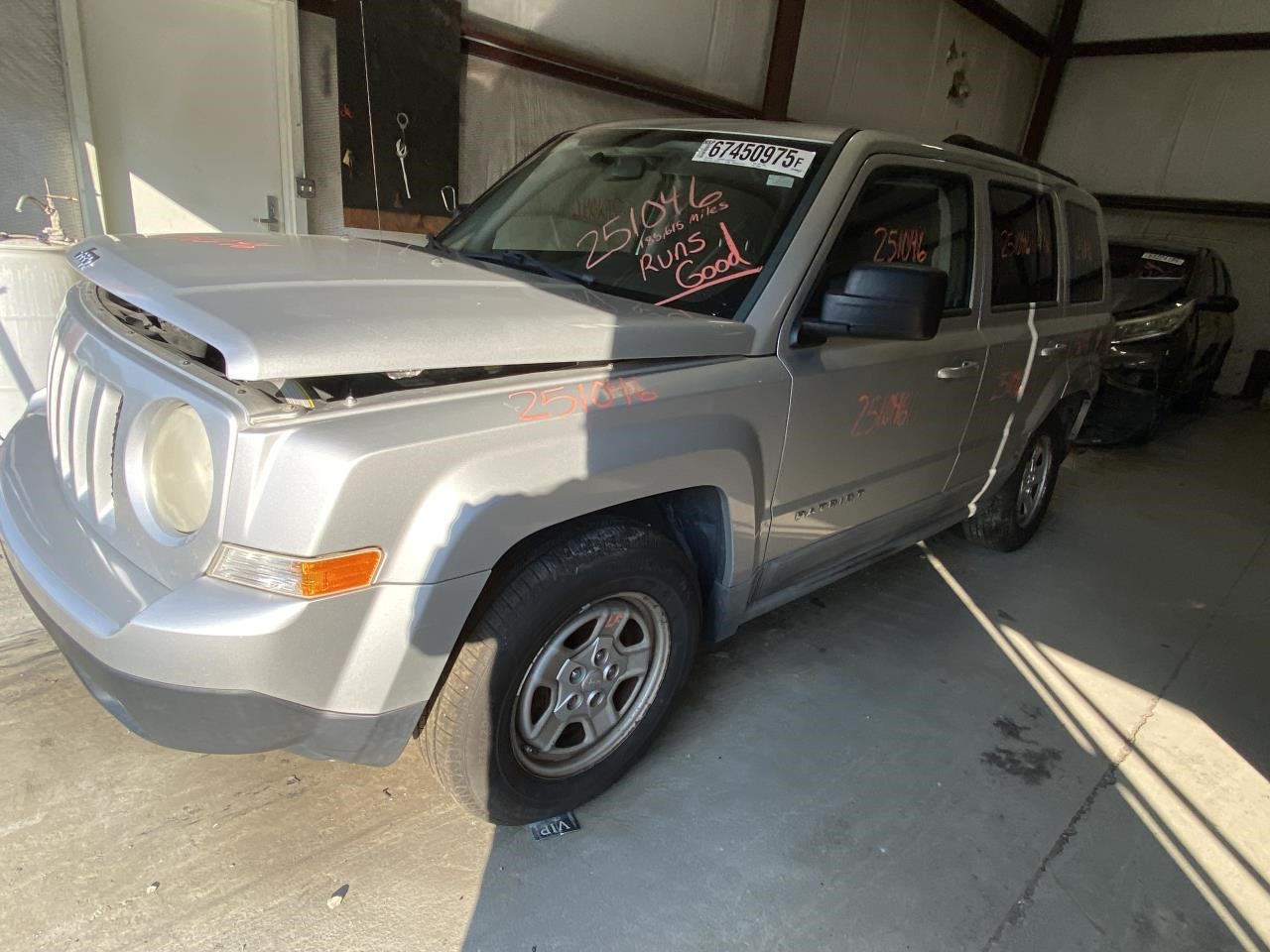 Vehicle/124069_12.jpg