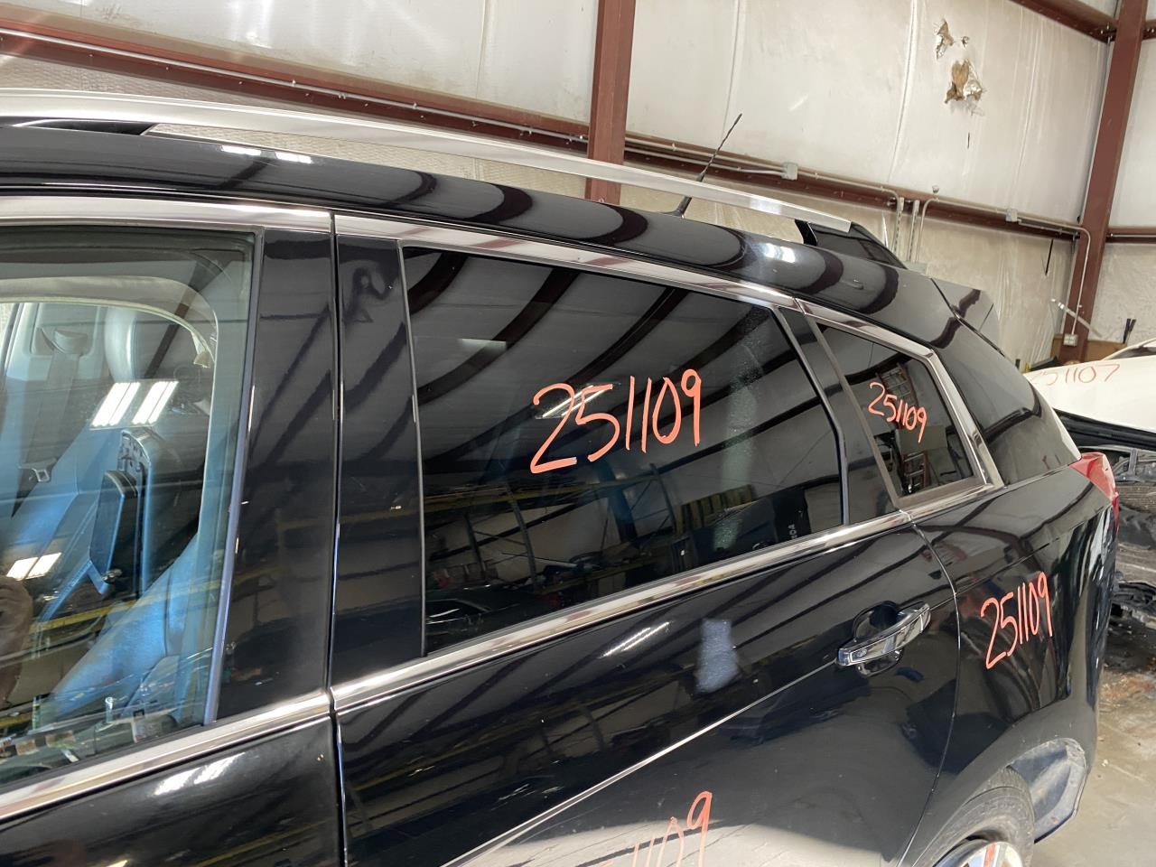 Vehicle/124704_08.jpg