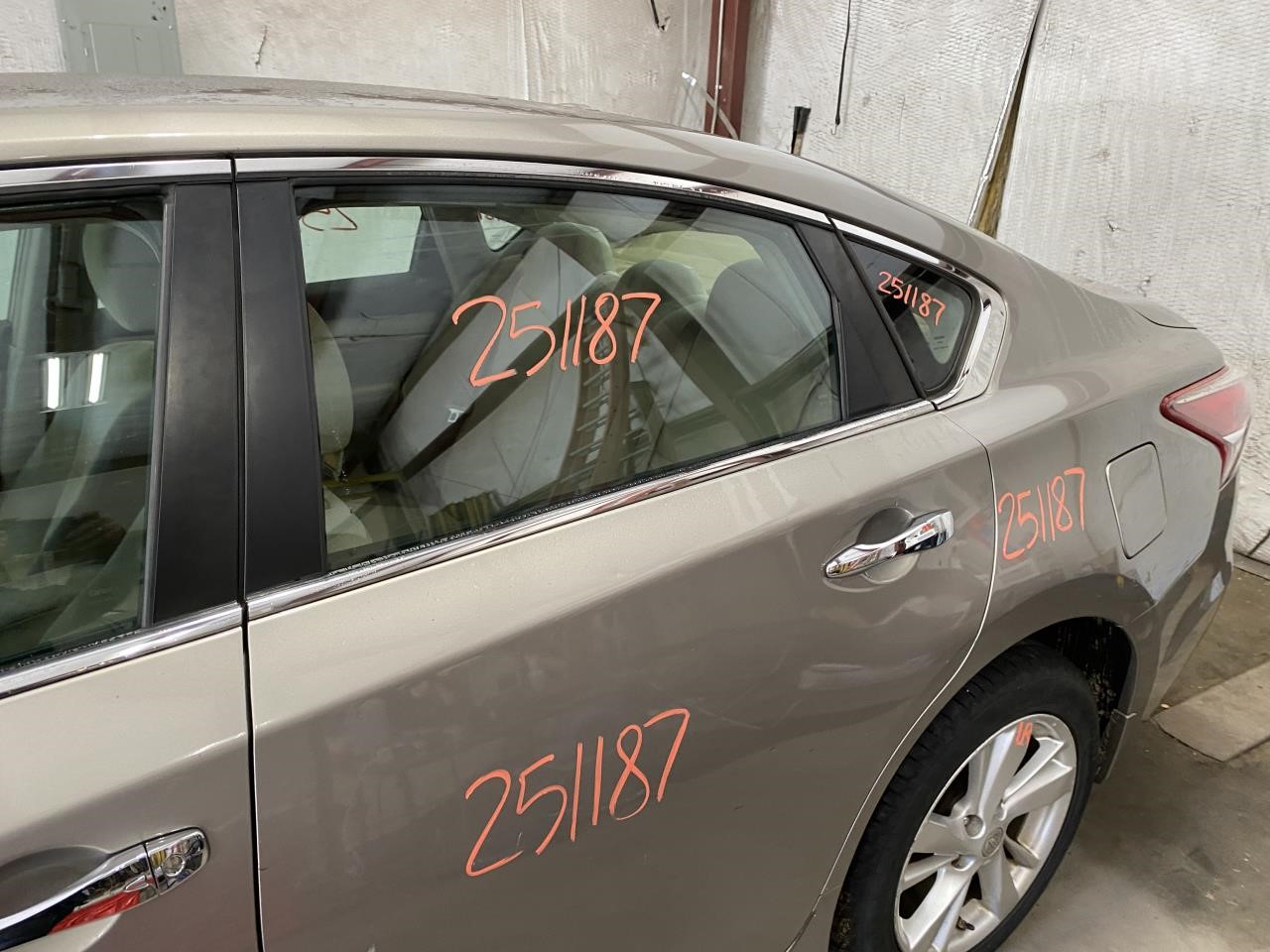 Vehicle/125700_12.jpg