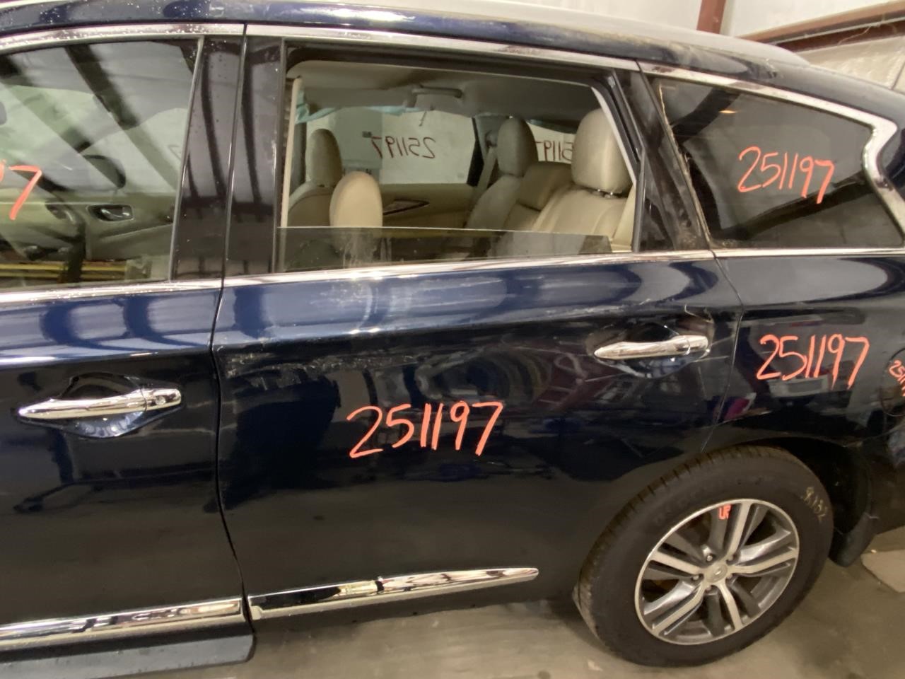 Vehicle/125808_12.jpg
