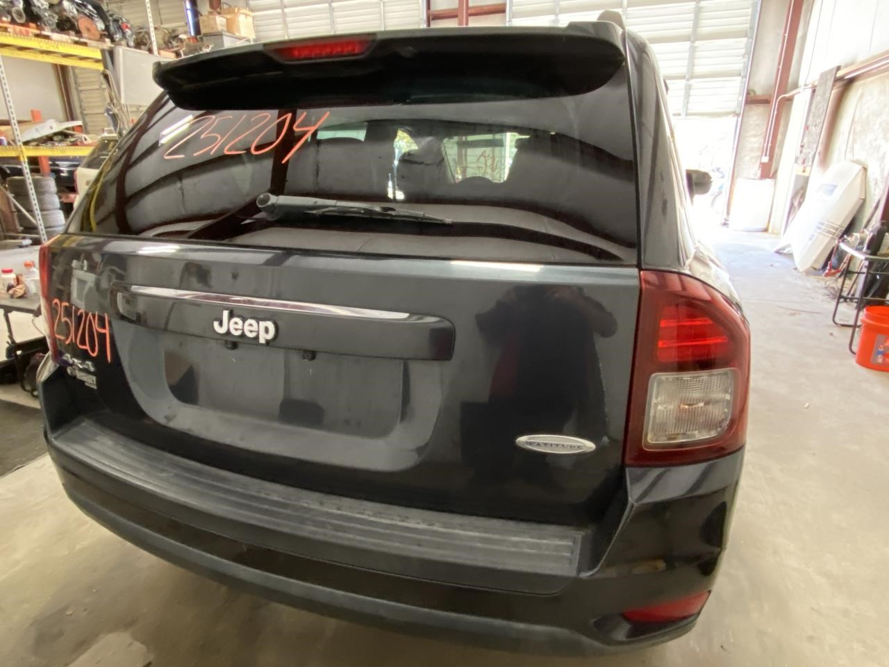 Vehicle/126022_03.jpg
