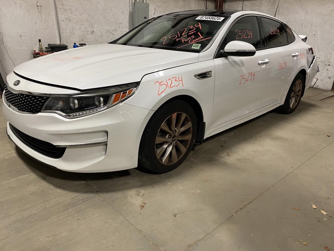 Vehicle/126193_10.jpg