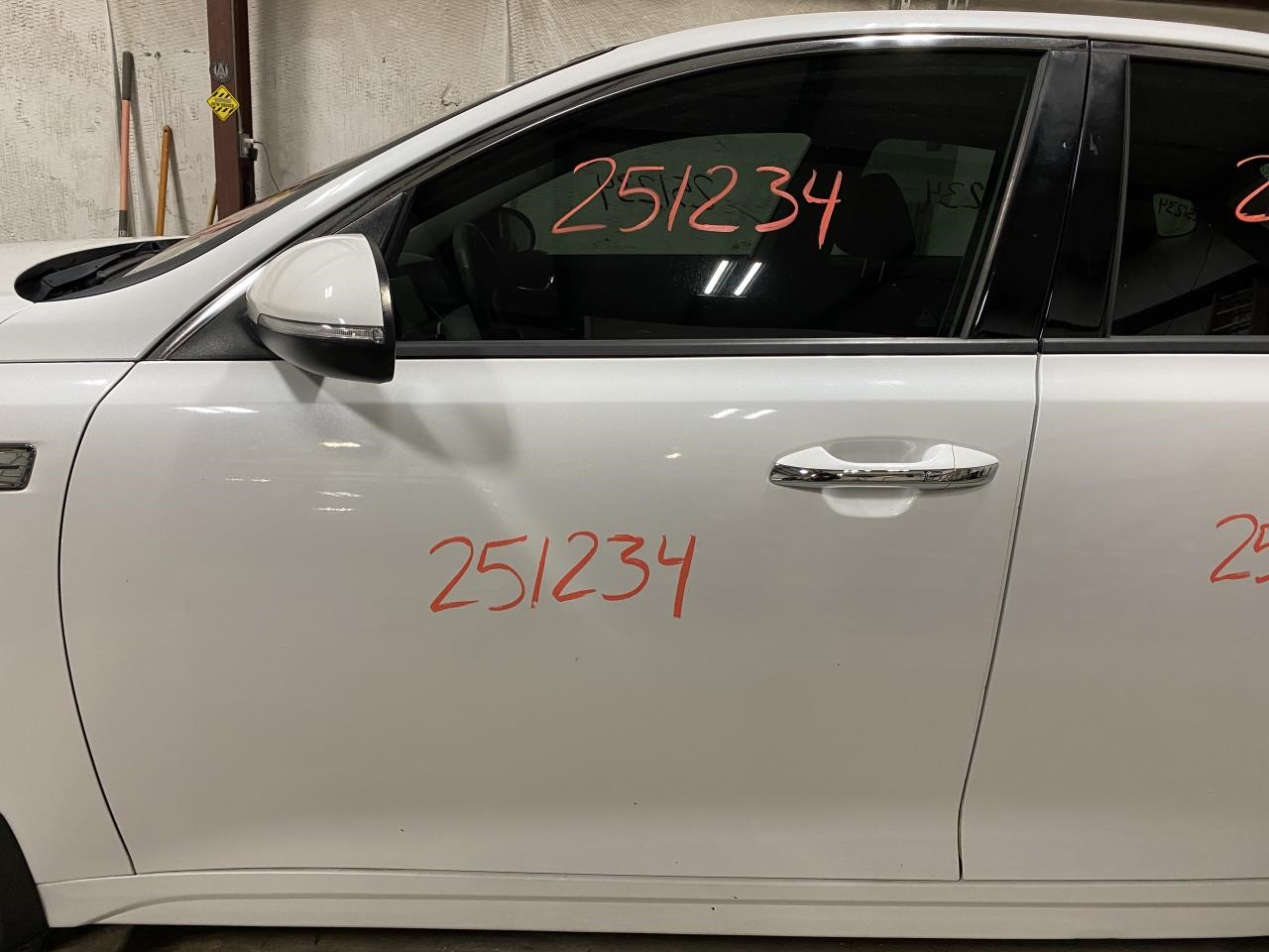Vehicle/126193_12.jpg