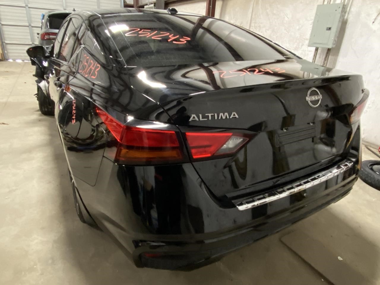 Vehicle/126256_02.jpg