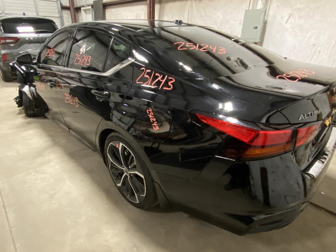 Vehicle/126256_11.jpg