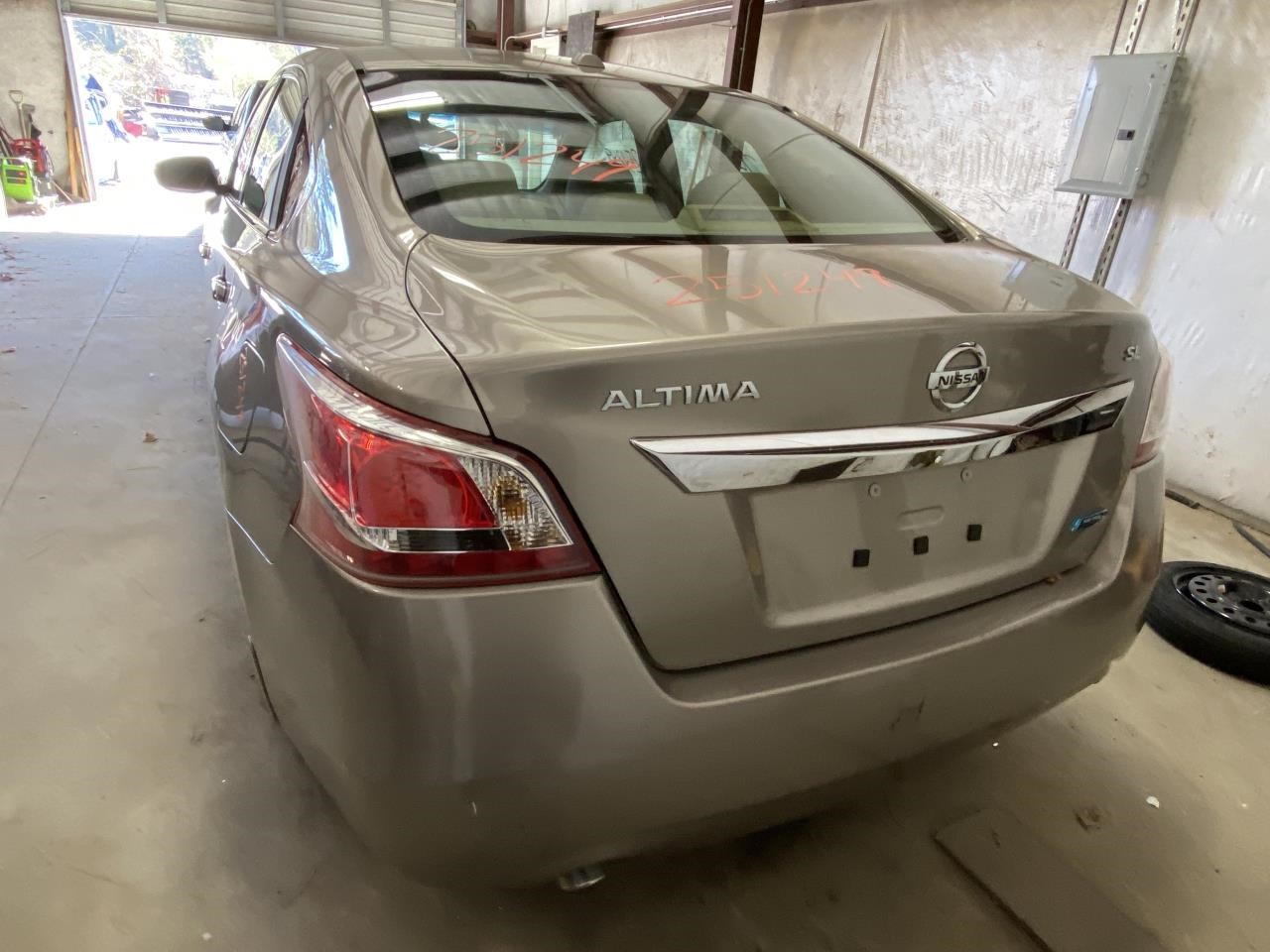 Vehicle/126300_02.jpg