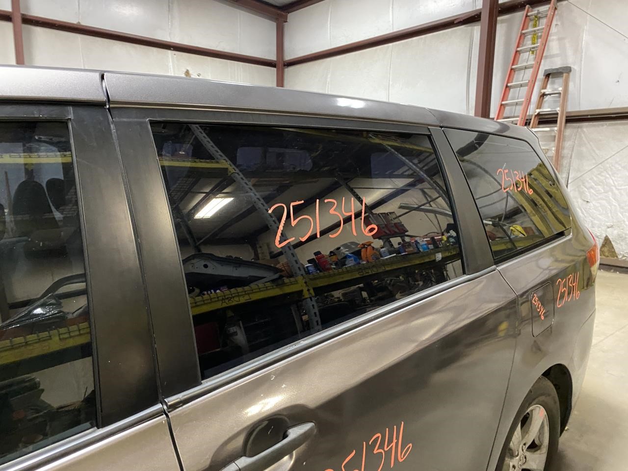 Vehicle/127188_12.jpg