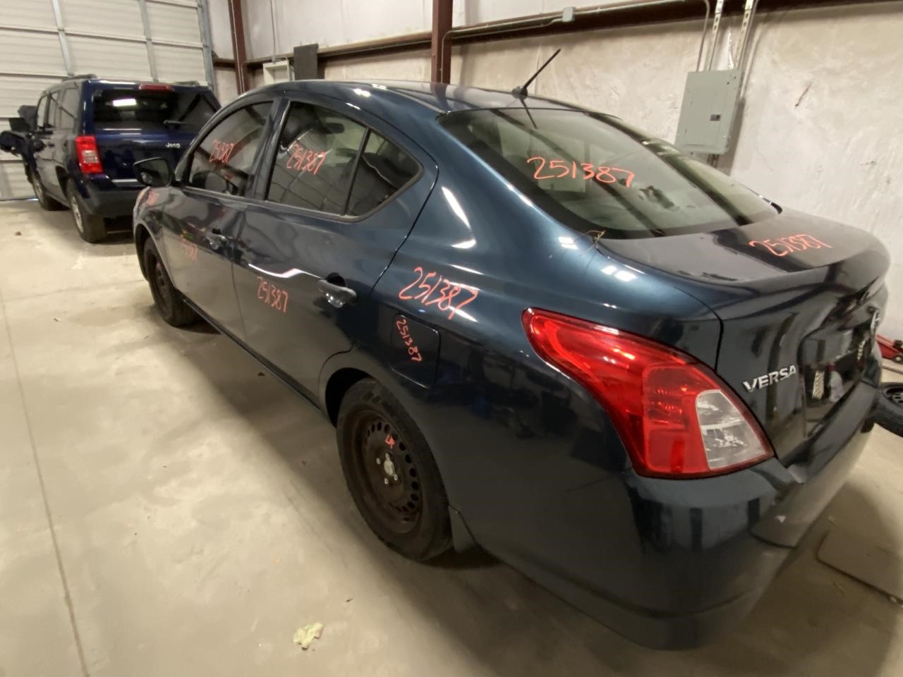 Vehicle/127462_11.jpg