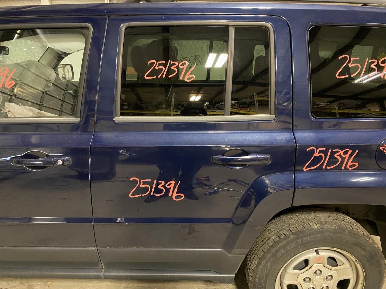 Vehicle/127497_07.jpg