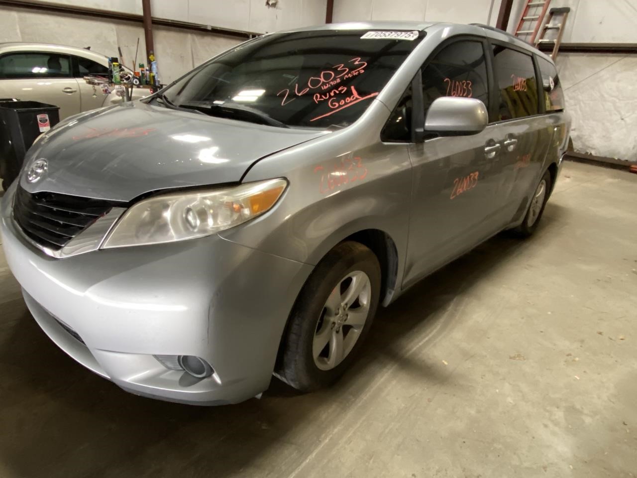 Vehicle/127777_10.jpg