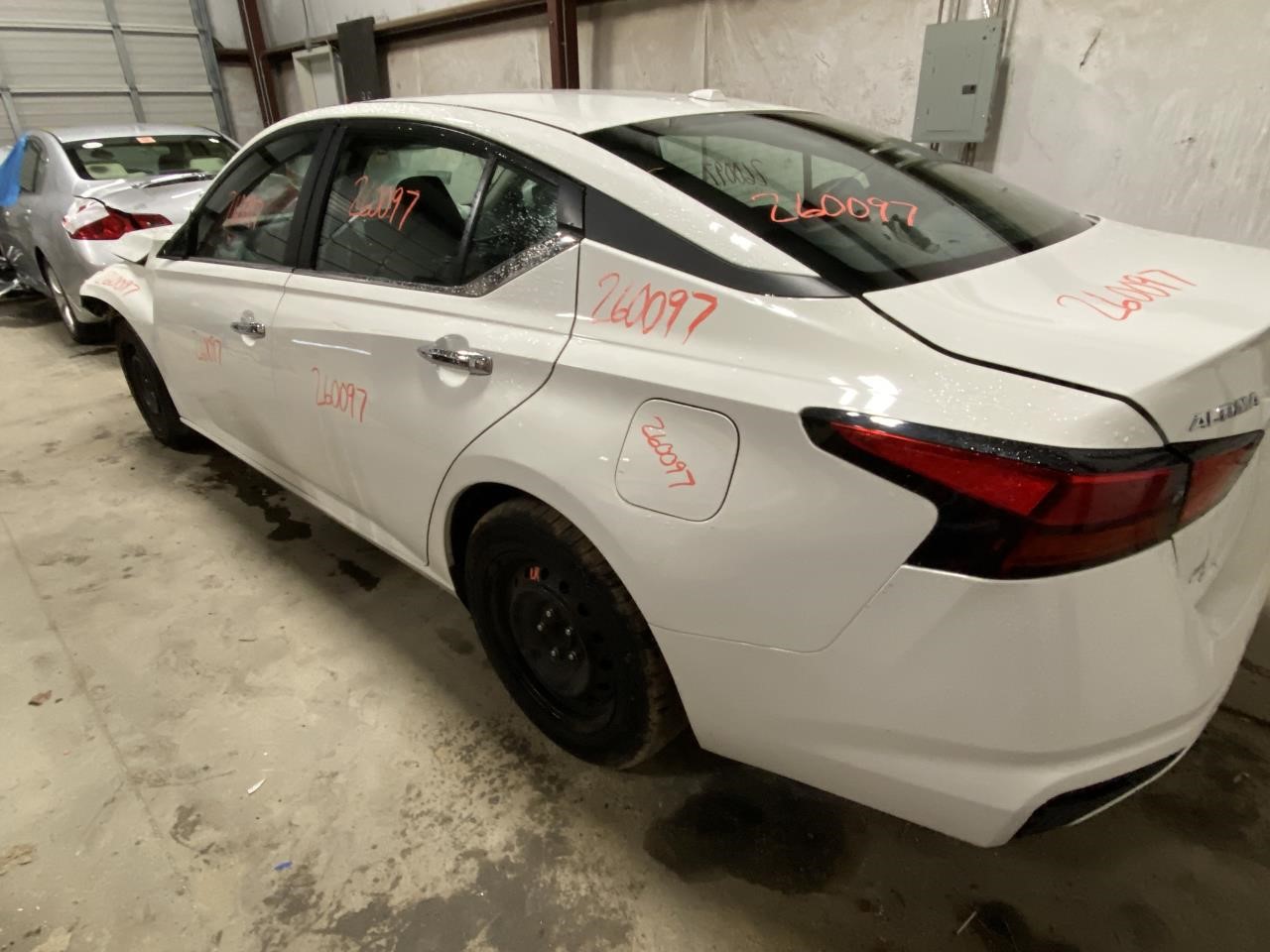 Vehicle/128033_10.jpg