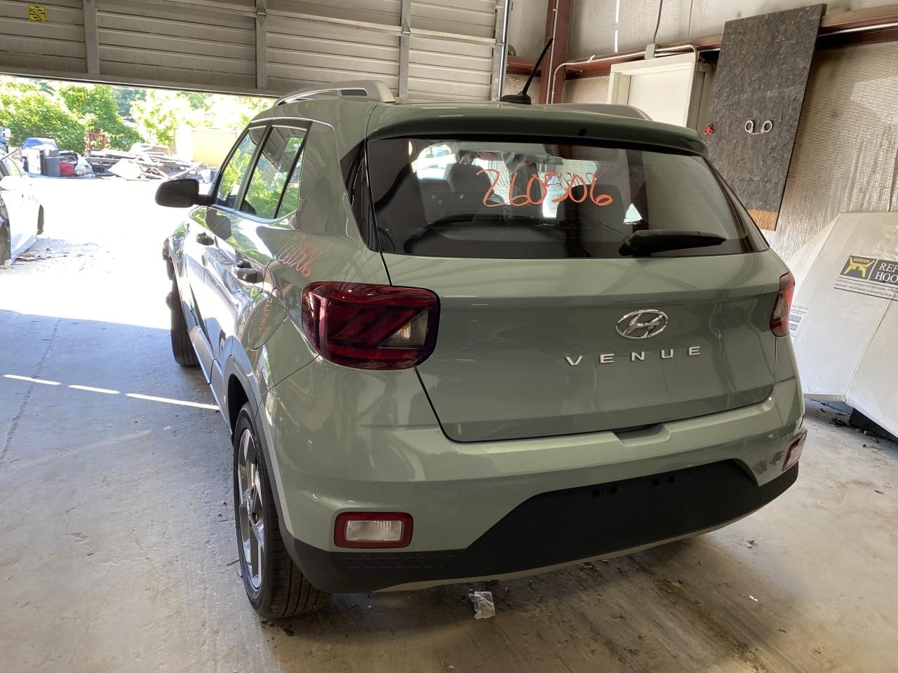 Vehicle/131035_02.jpg