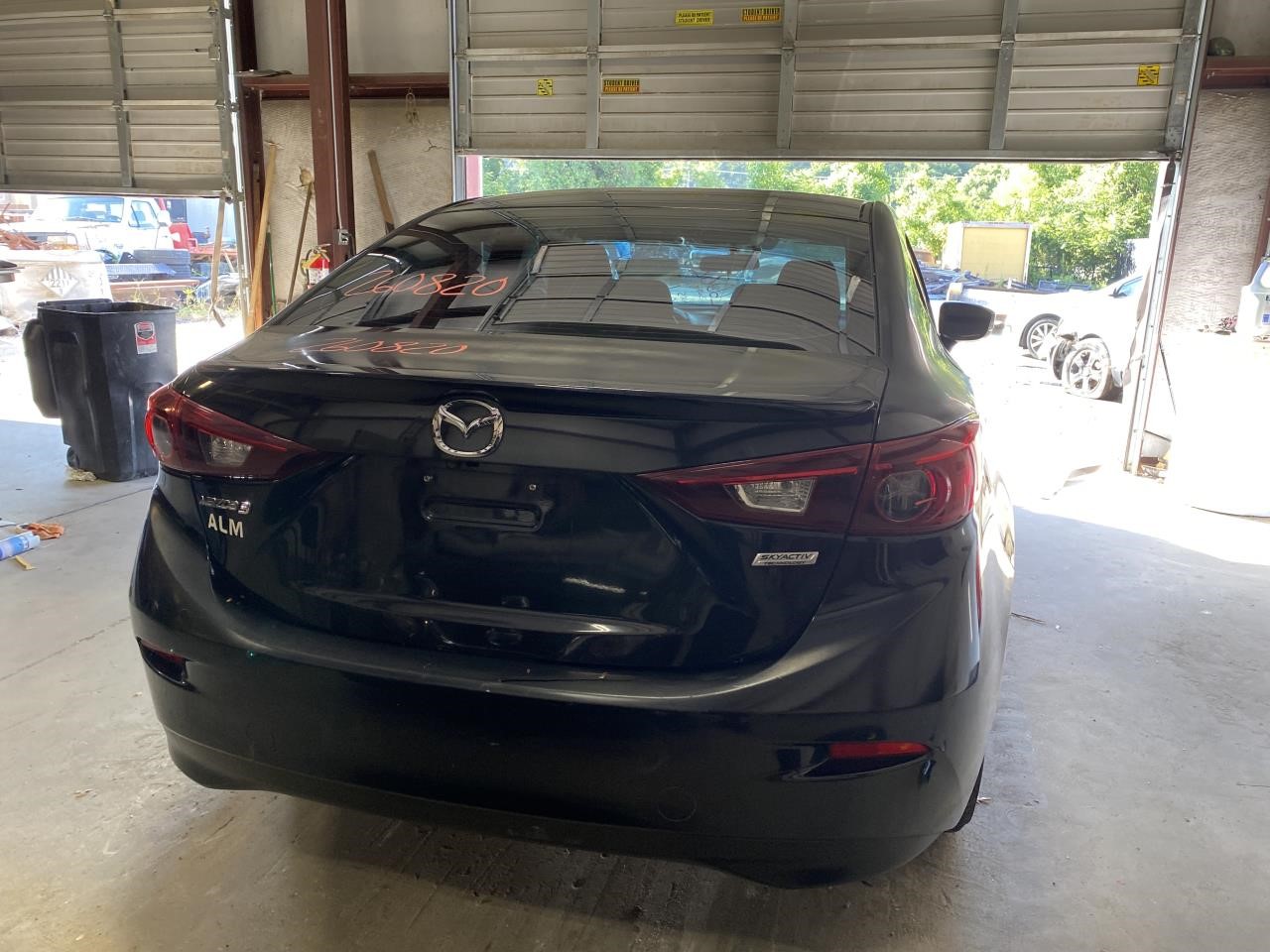 Vehicle/133944_03.jpg
