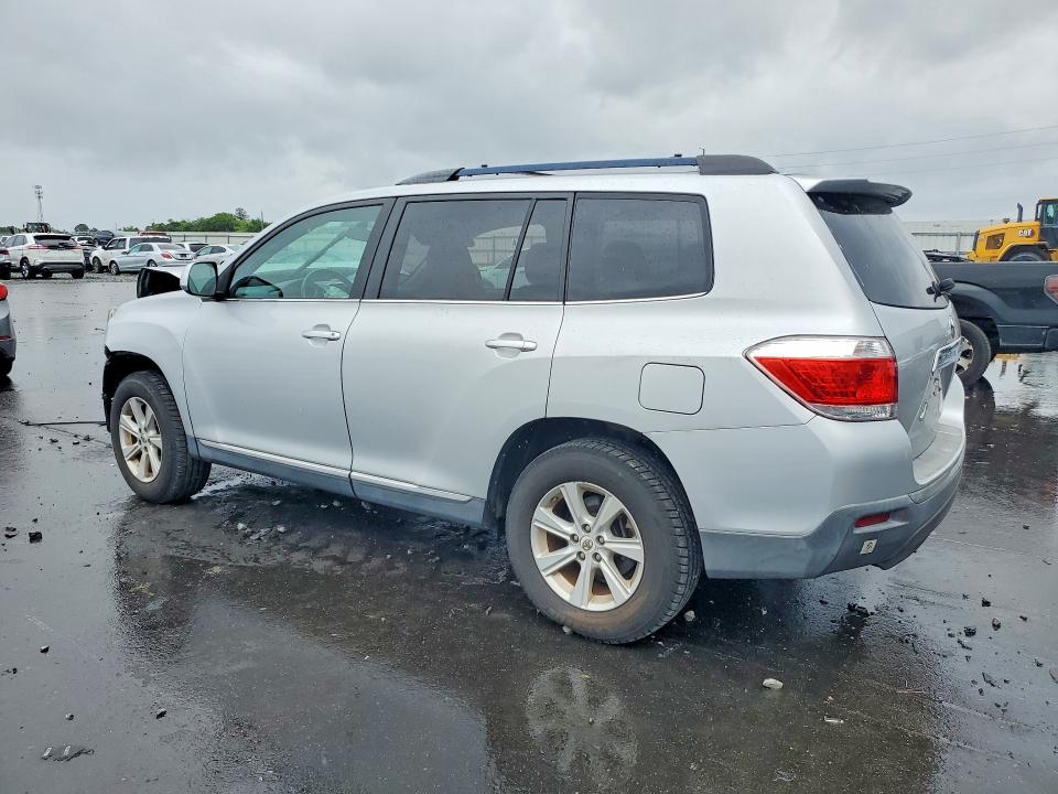 https://f005.backblazeb2.com/file/img-partshotlines-com/Inventory/MA712/Vehicle/15220_02.jpg