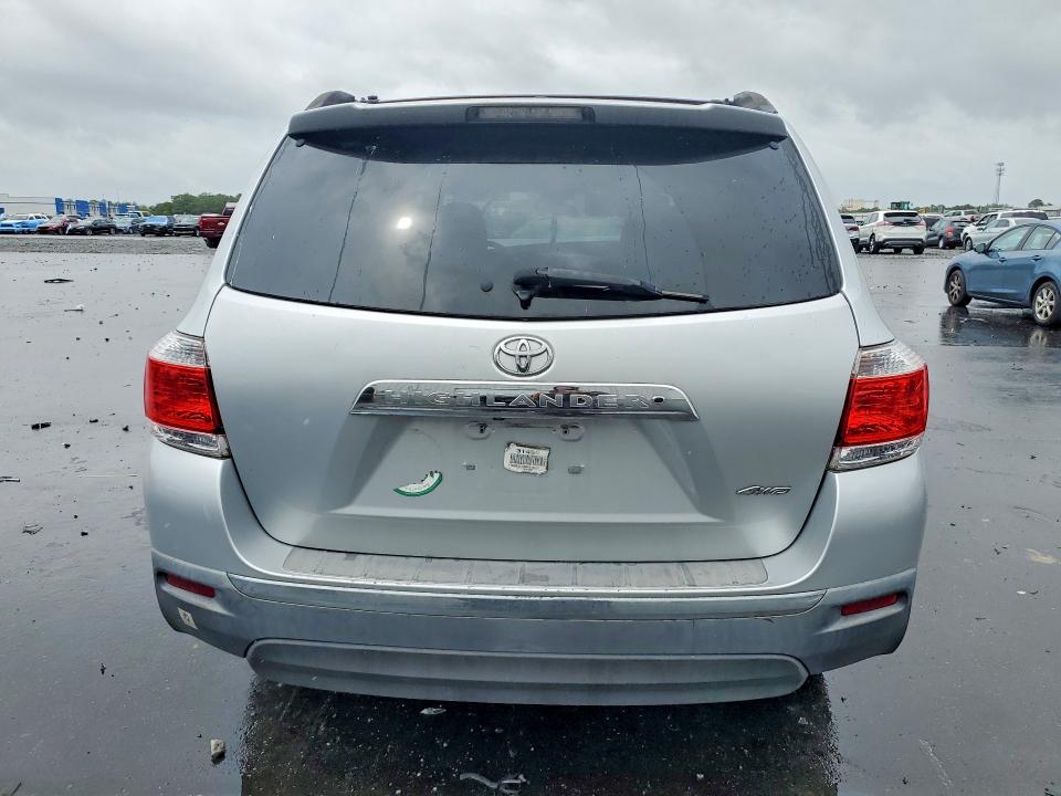 https://f005.backblazeb2.com/file/img-partshotlines-com/Inventory/MA712/Vehicle/15220_06.jpg