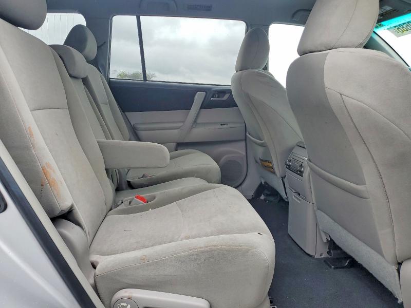 https://f005.backblazeb2.com/file/img-partshotlines-com/Inventory/MA712/Vehicle/15220_11.jpg