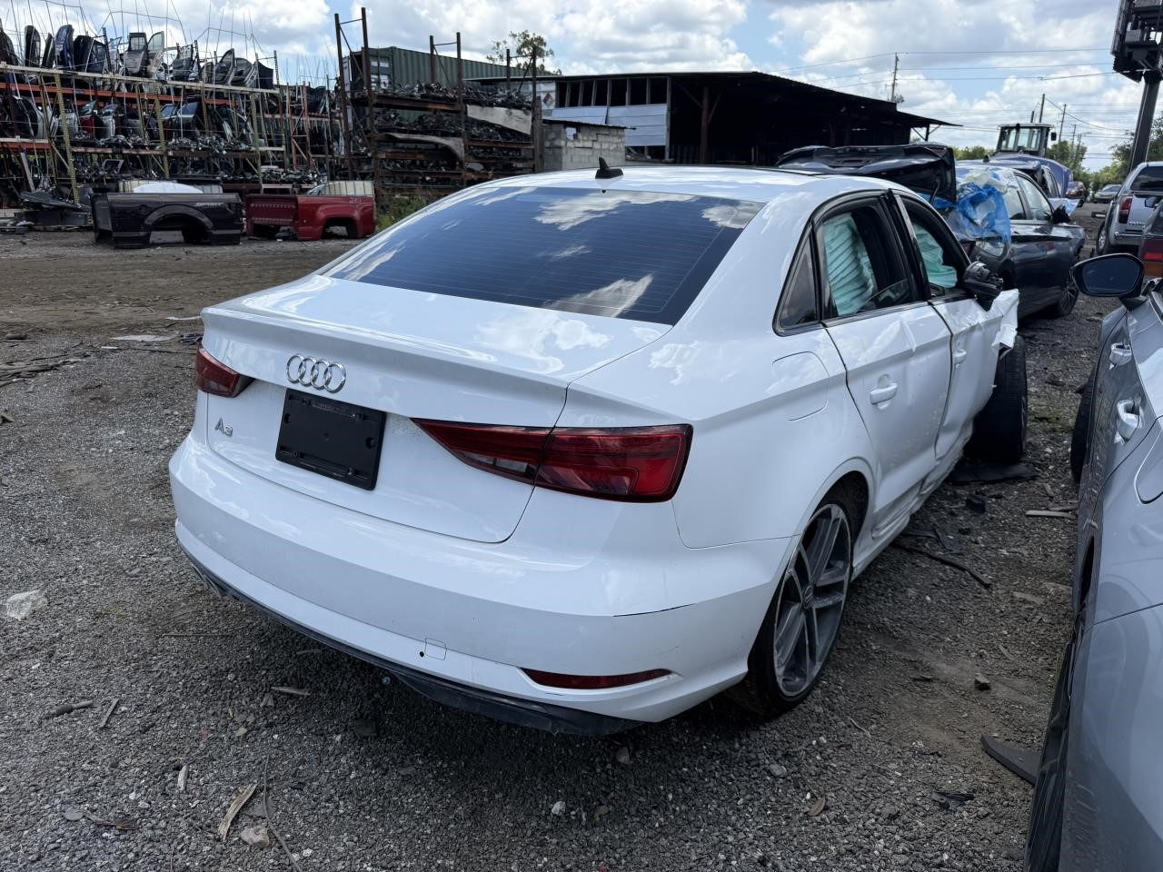 https://f005.backblazeb2.com/file/img-partshotlines-com/Inventory/MA712/Vehicle/15339_04.jpg