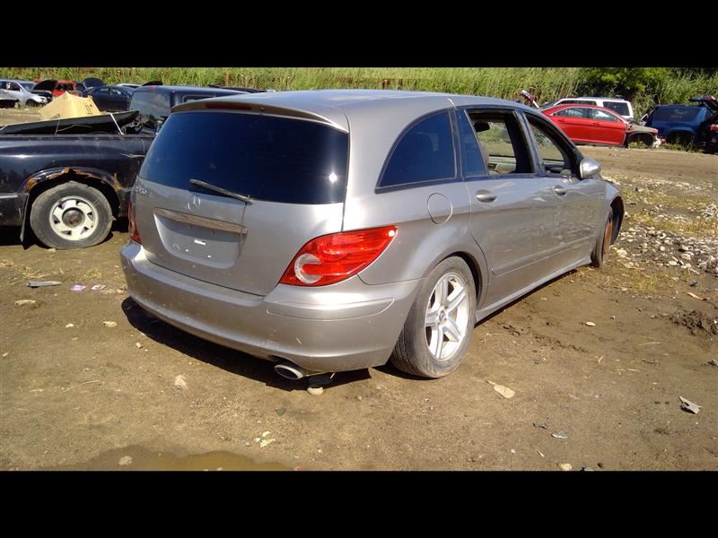 https://f005.backblazeb2.com/file/img-partshotlines-com/Inventory/MA726/Vehicle/31227_08.jpg