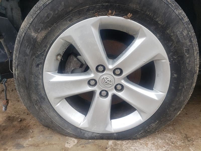 https://f005.backblazeb2.com/file/img-partshotlines-com/Inventory/MA726/Vehicle/38700_11.jpg
