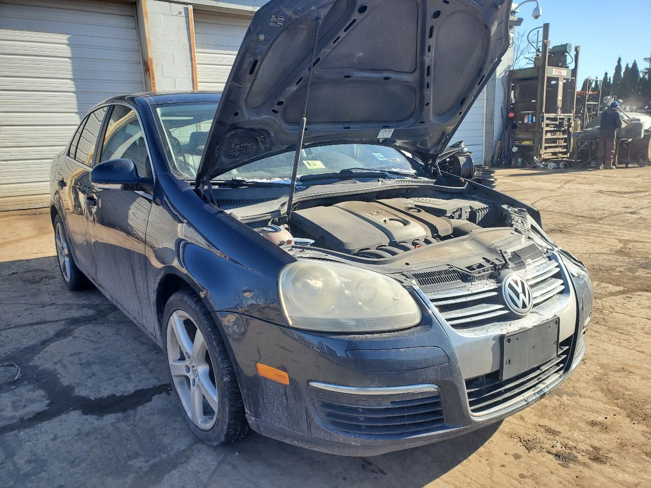 https://f005.backblazeb2.com/file/img-partshotlines-com/Inventory/MA726/Vehicle/39826_09.jpg