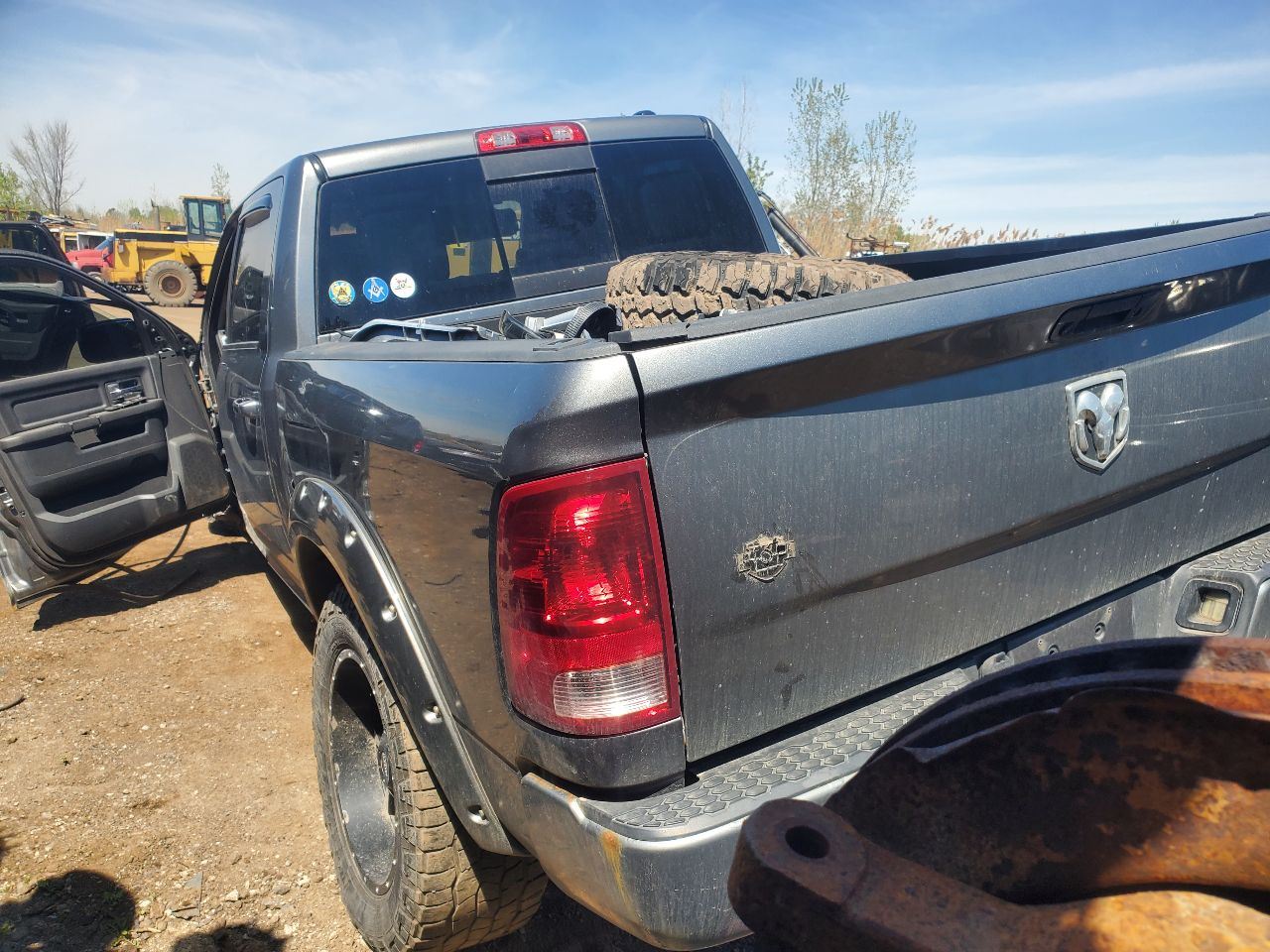 https://f005.backblazeb2.com/file/img-partshotlines-com/Inventory/MA726/Vehicle/40324_05.jpg