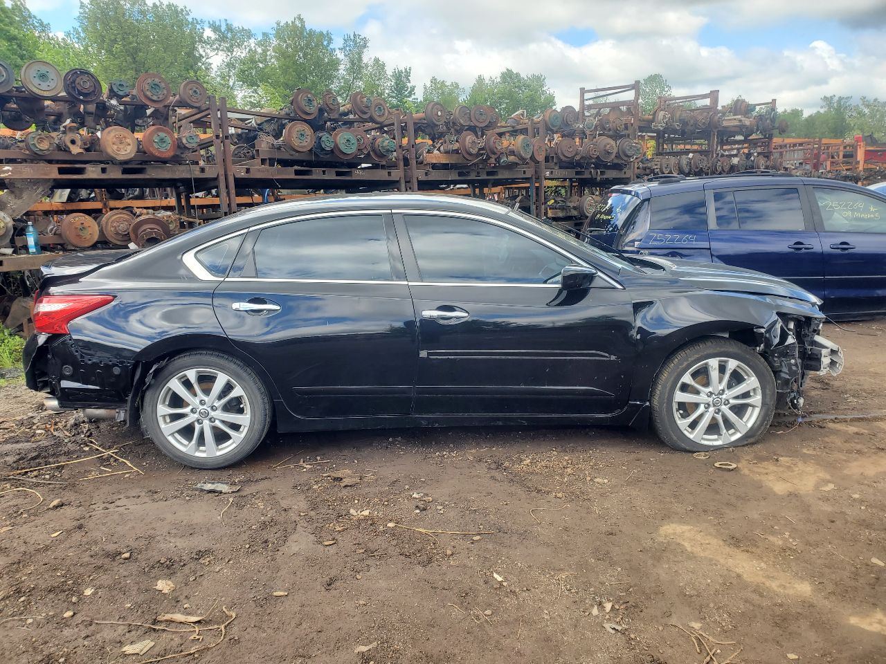 https://f005.backblazeb2.com/file/img-partshotlines-com/Inventory/MA726/Vehicle/40439_08.jpg