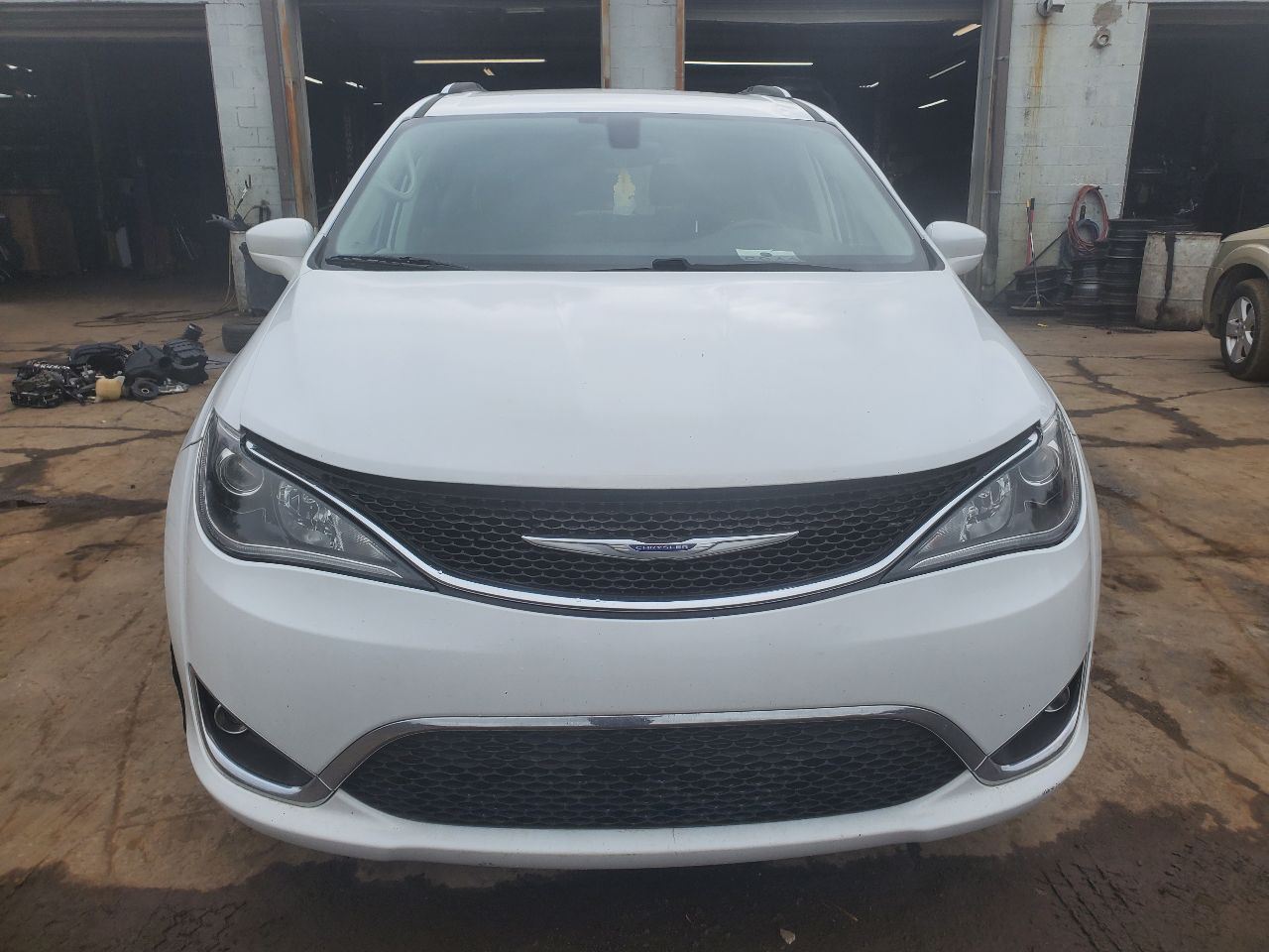 https://f005.backblazeb2.com/file/img-partshotlines-com/Inventory/MA726/Vehicle/40781_02.jpg