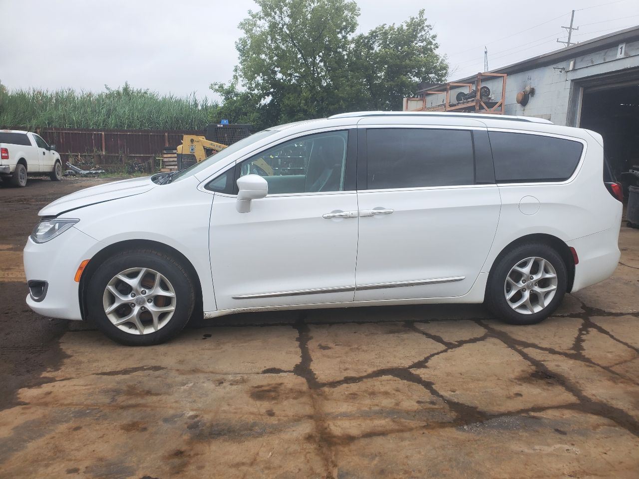 https://f005.backblazeb2.com/file/img-partshotlines-com/Inventory/MA726/Vehicle/40781_04.jpg