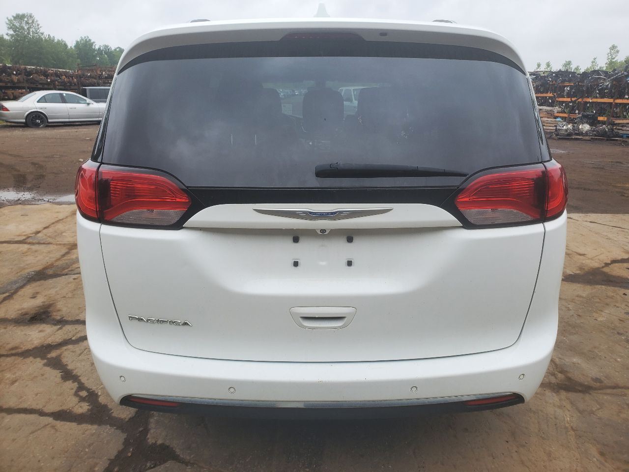 https://f005.backblazeb2.com/file/img-partshotlines-com/Inventory/MA726/Vehicle/40781_06.jpg