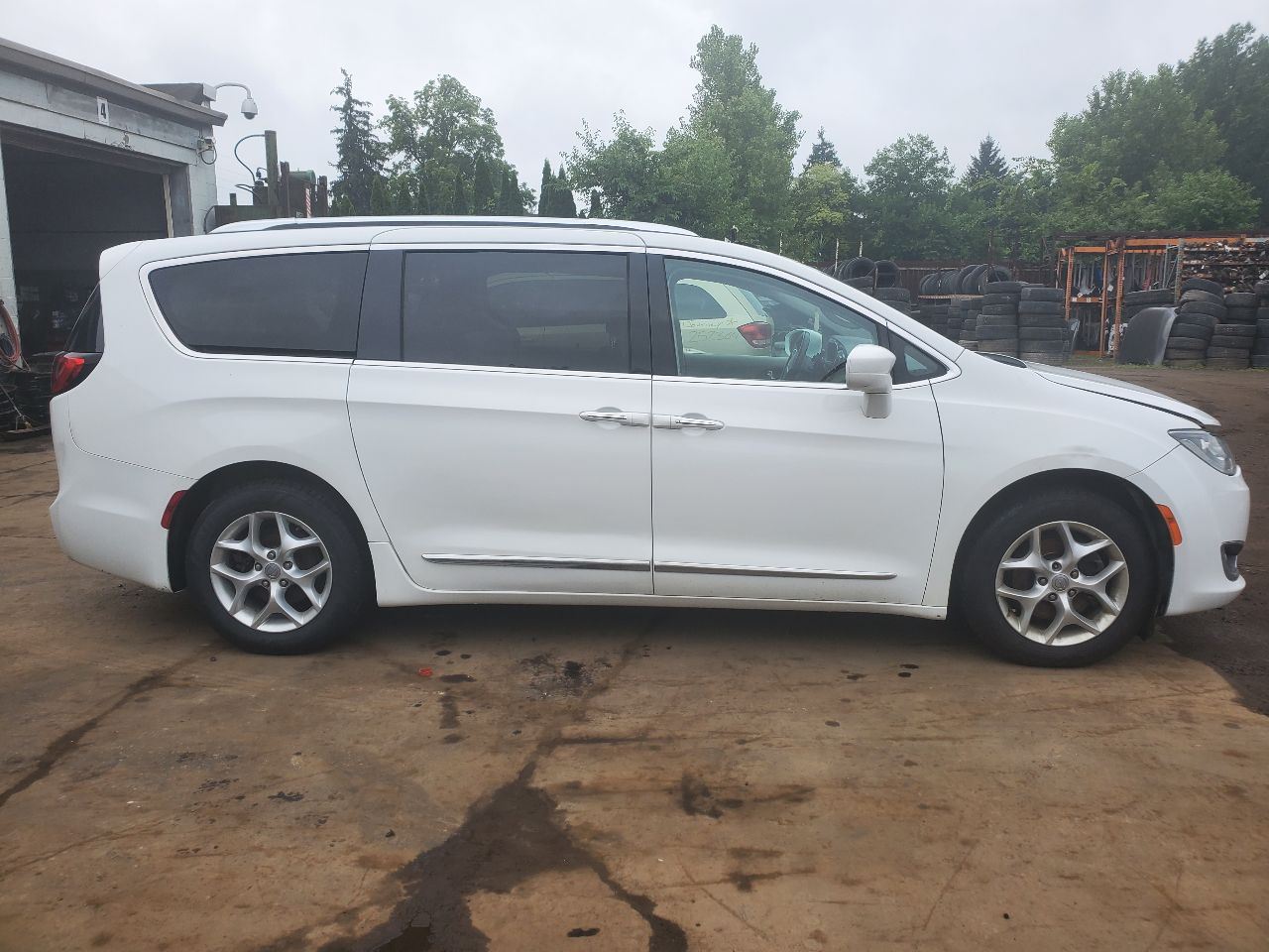 https://f005.backblazeb2.com/file/img-partshotlines-com/Inventory/MA726/Vehicle/40781_08.jpg