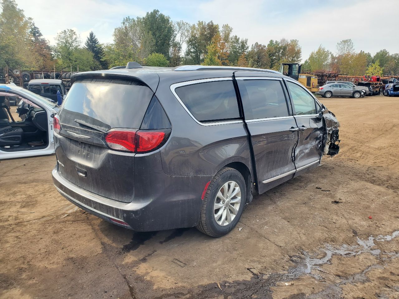https://f005.backblazeb2.com/file/img-partshotlines-com/Inventory/MA726/Vehicle/41195_07.jpg