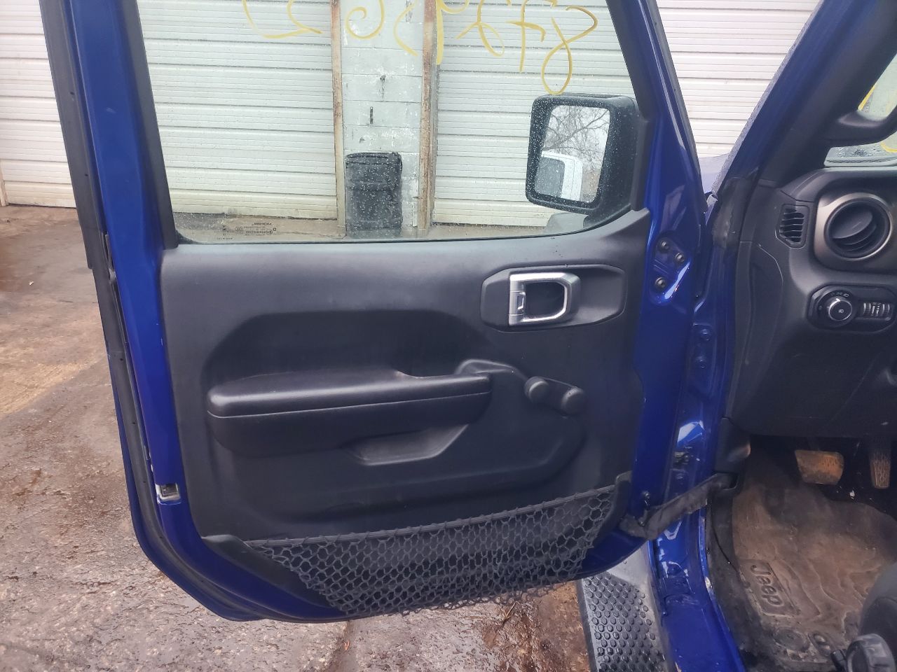 https://f005.backblazeb2.com/file/img-partshotlines-com/Inventory/MA726/Vehicle/41483_10.jpg