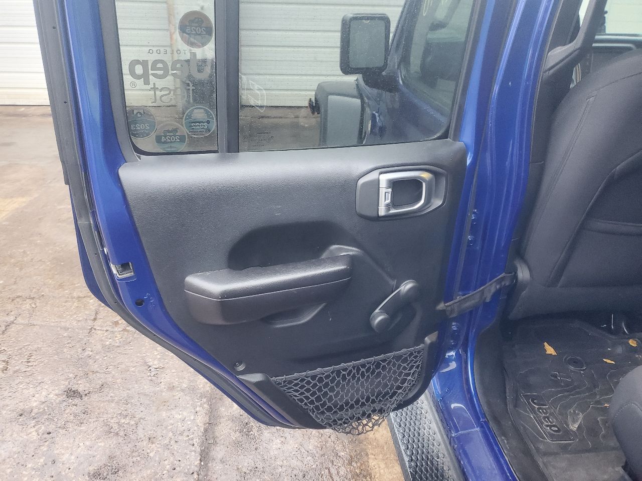 https://f005.backblazeb2.com/file/img-partshotlines-com/Inventory/MA726/Vehicle/41483_12.jpg