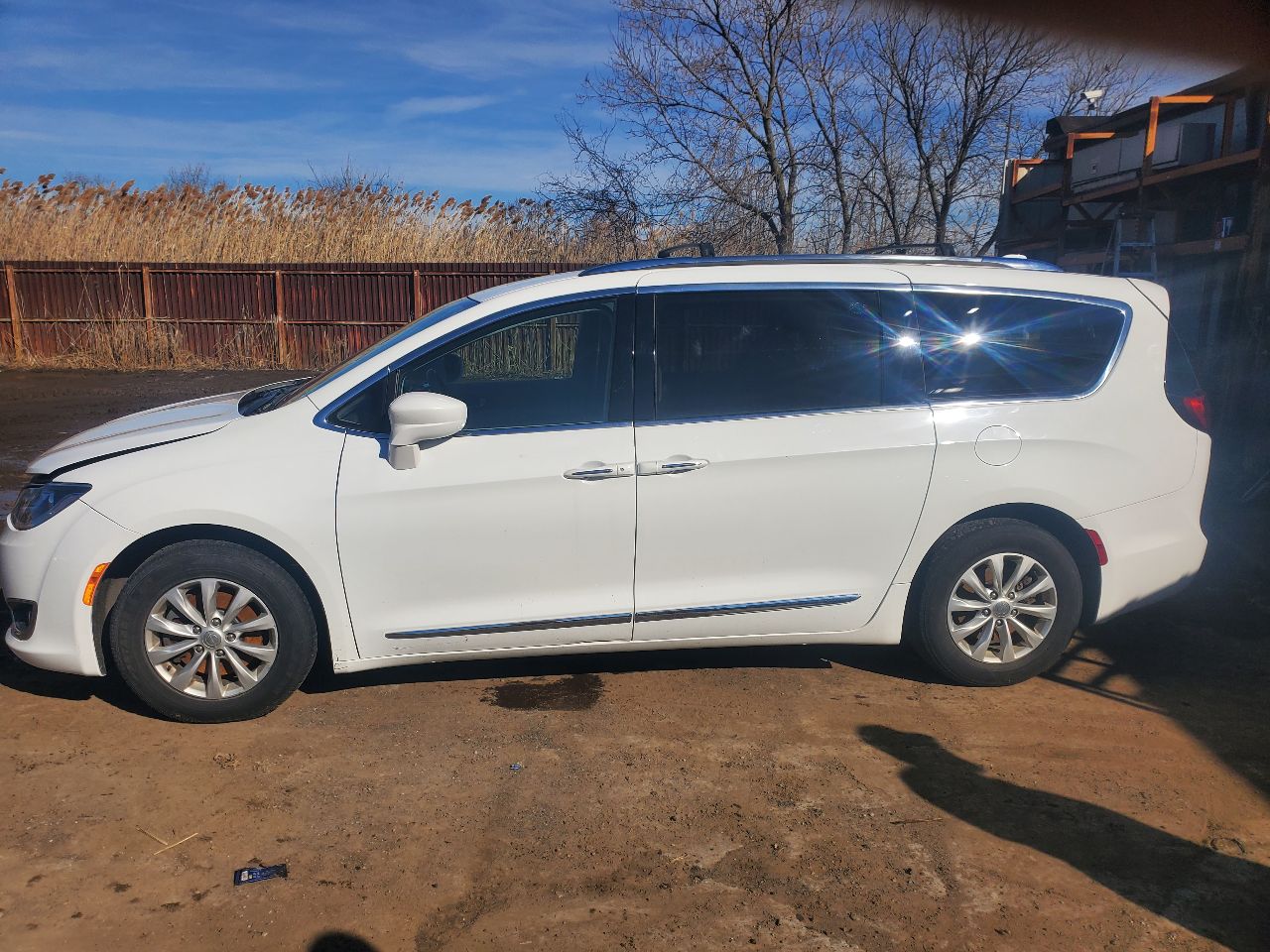https://f005.backblazeb2.com/file/img-partshotlines-com/Inventory/MA726/Vehicle/41806_04.jpg