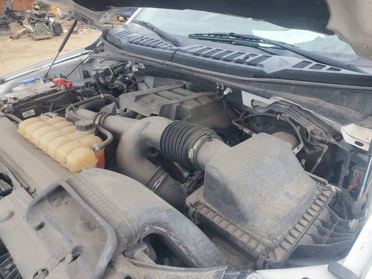 https://f005.backblazeb2.com/file/img-partshotlines-com/Inventory/MA726/Vehicle/41888_11.jpg
