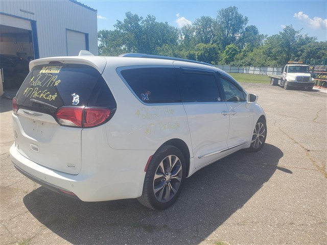 https://f005.backblazeb2.com/file/img-partshotlines-com/Inventory/MA726/Vehicle/42327_07.jpg