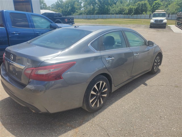 https://f005.backblazeb2.com/file/img-partshotlines-com/Inventory/MA726/Vehicle/42382_07.jpg