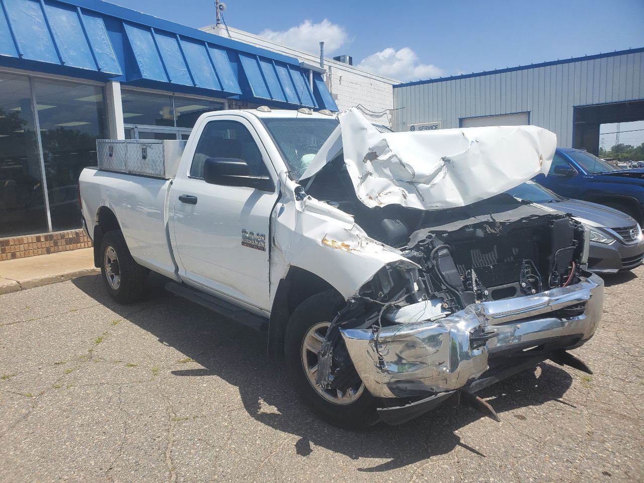 https://f005.backblazeb2.com/file/img-partshotlines-com/Inventory/MA726/Vehicle/42389_01.jpg