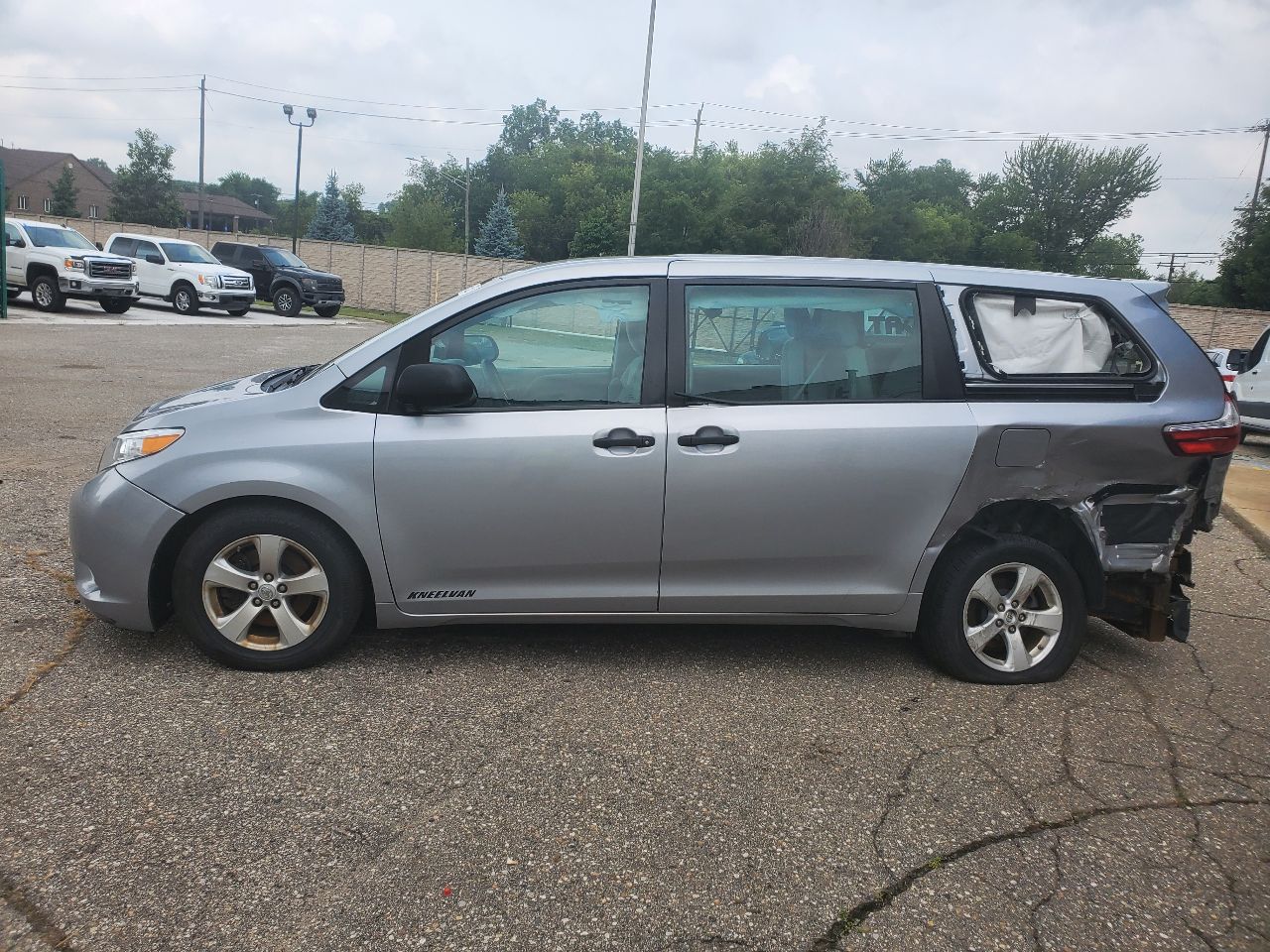 https://f005.backblazeb2.com/file/img-partshotlines-com/Inventory/MA726/Vehicle/42606_04.jpg