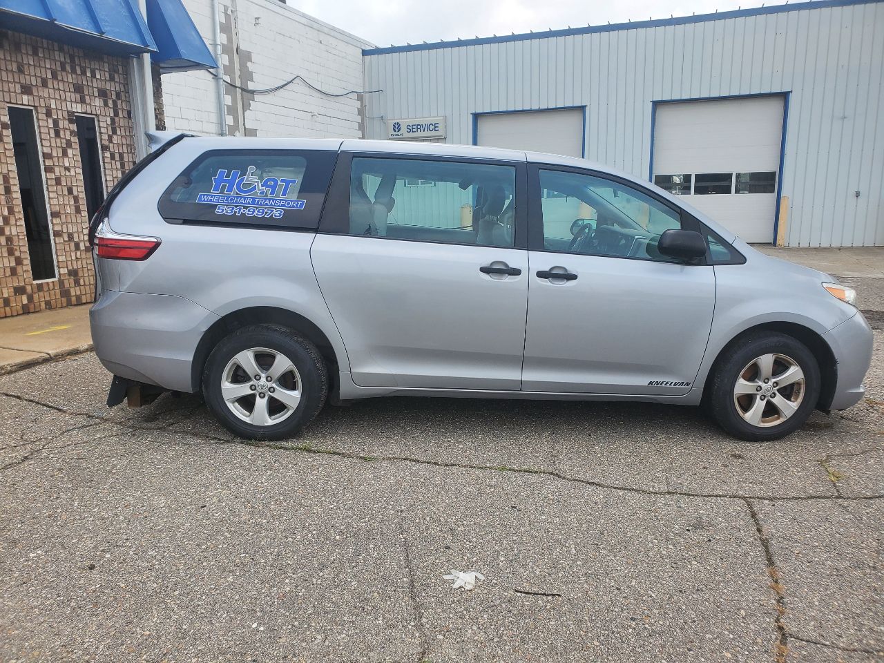 https://f005.backblazeb2.com/file/img-partshotlines-com/Inventory/MA726/Vehicle/42606_09.jpg
