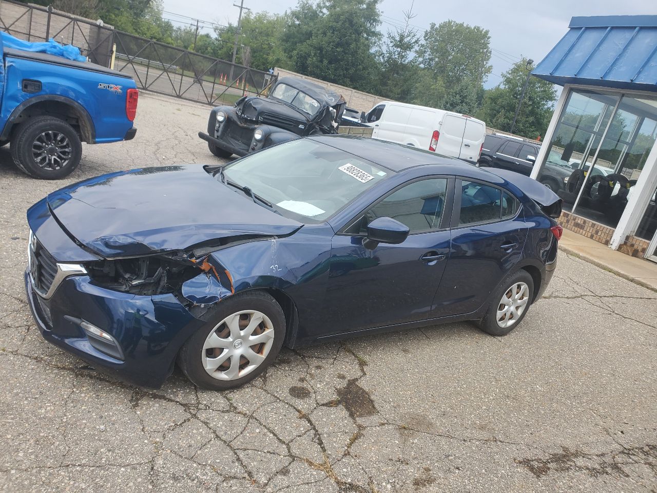 https://f005.backblazeb2.com/file/img-partshotlines-com/Inventory/MA726/Vehicle/42832_04.jpg