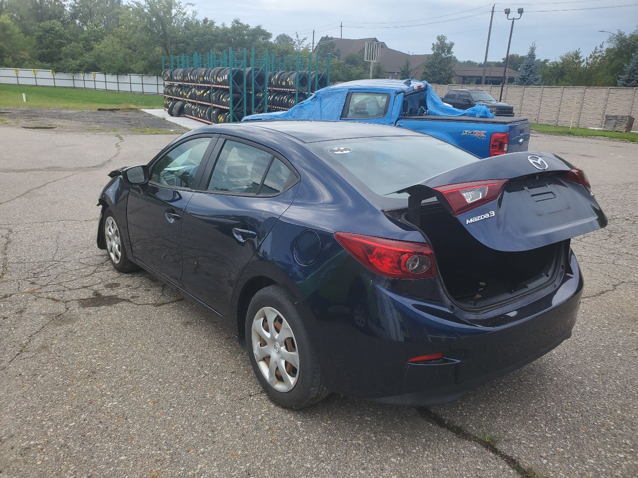 https://f005.backblazeb2.com/file/img-partshotlines-com/Inventory/MA726/Vehicle/42832_07.jpg