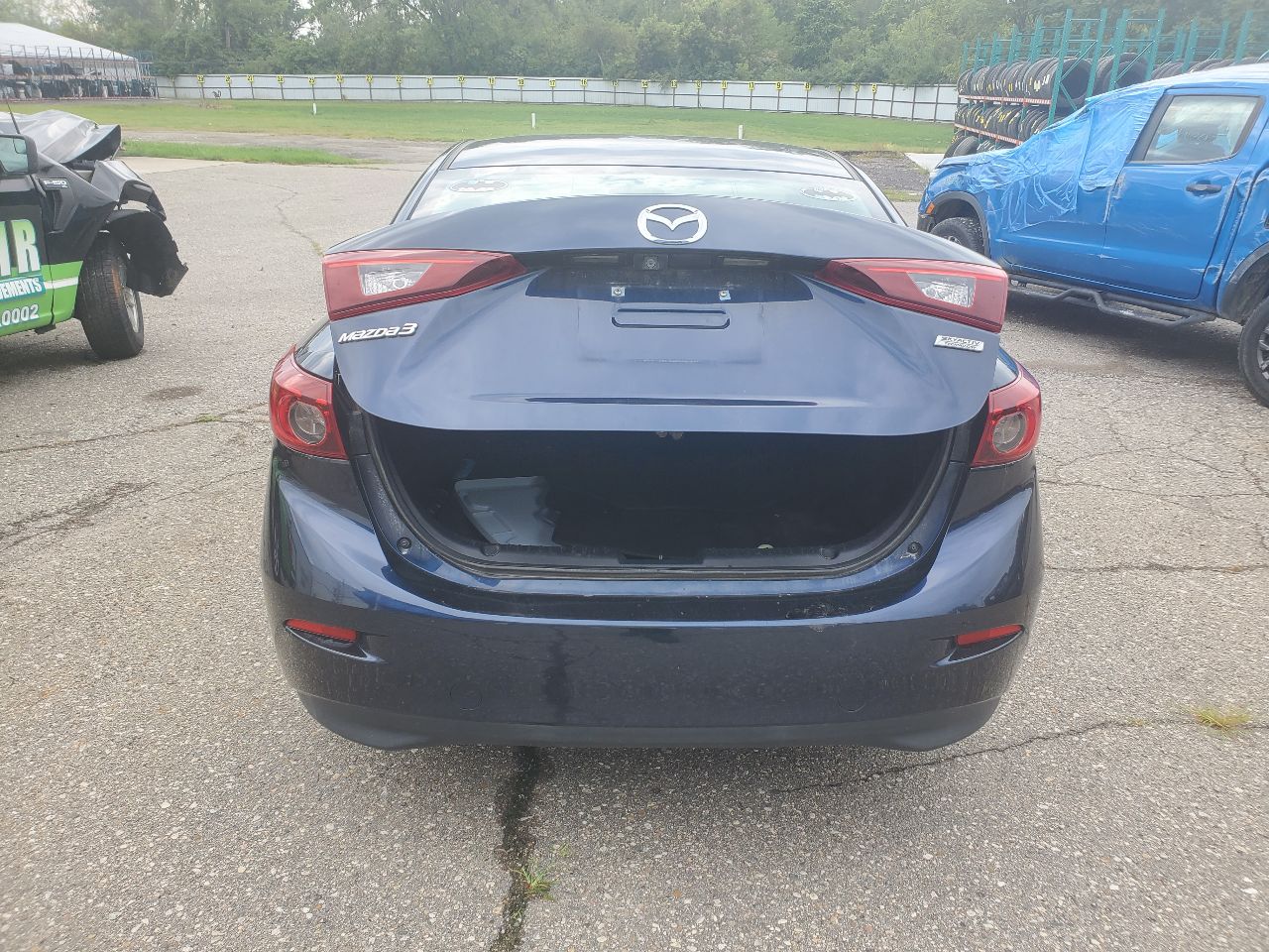 https://f005.backblazeb2.com/file/img-partshotlines-com/Inventory/MA726/Vehicle/42832_08.jpg