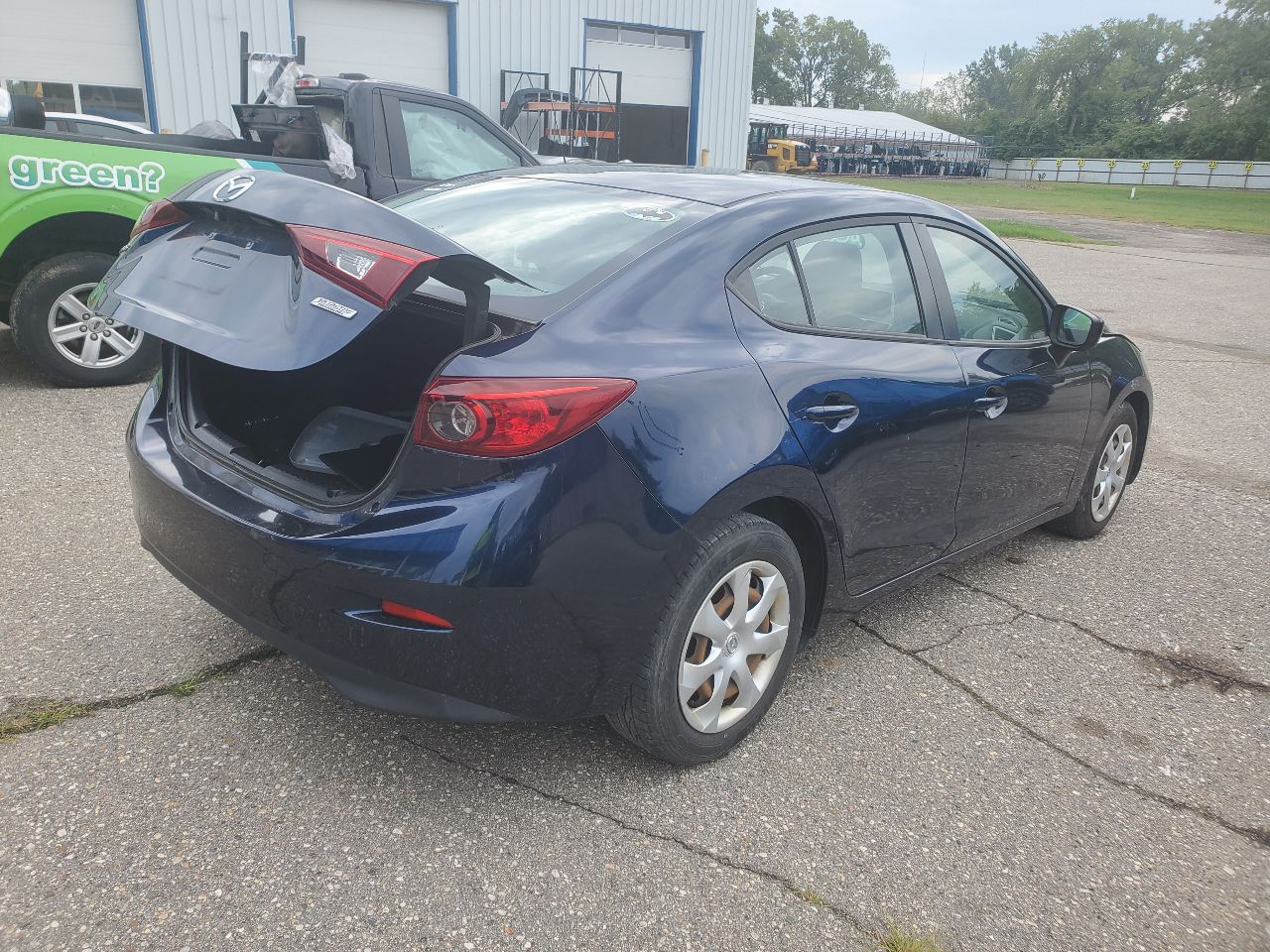 https://f005.backblazeb2.com/file/img-partshotlines-com/Inventory/MA726/Vehicle/42832_09.jpg