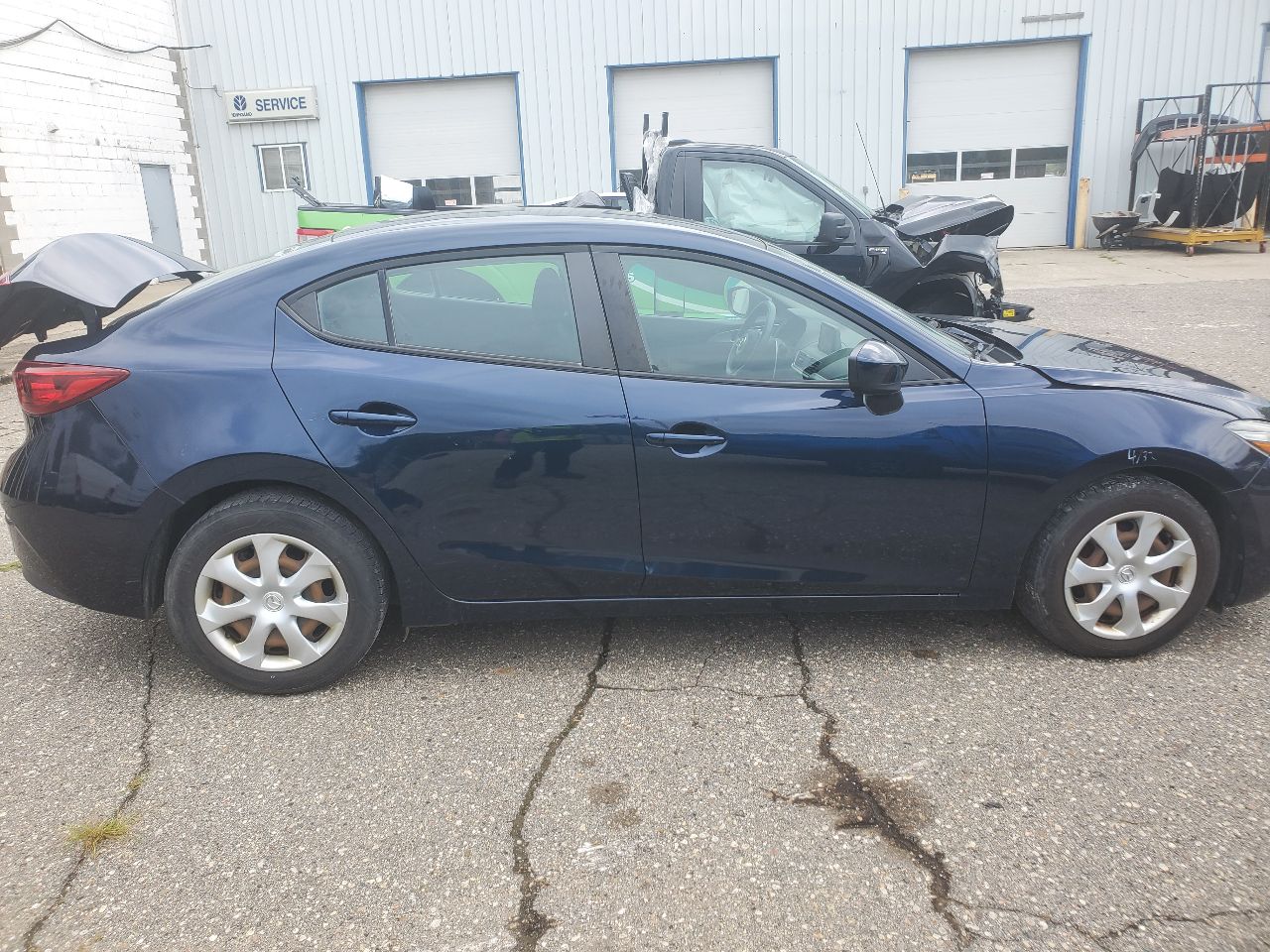 https://f005.backblazeb2.com/file/img-partshotlines-com/Inventory/MA726/Vehicle/42832_10.jpg